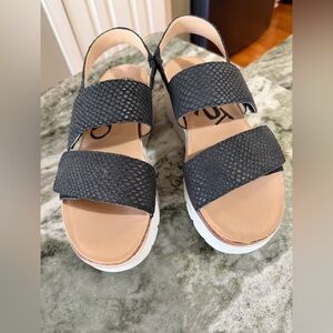 OTBT Montane Platform Sandals size 7.5